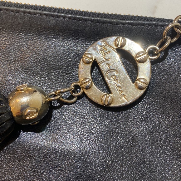 Black leather purse with tassel and gold detail - Picture 5 of 9